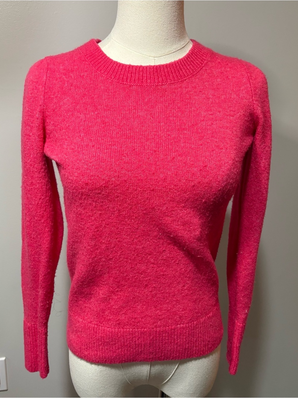 LOFT Crew Neck Hot Pink Long Sleeve Sweater Sz XS Preppy Classic Colorful